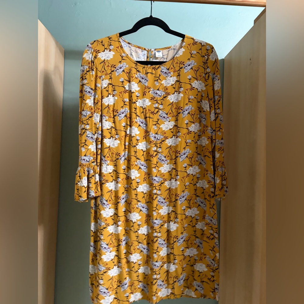 Mustard Floral Shift Dress with Ruffle Sleeves Old Navy size M